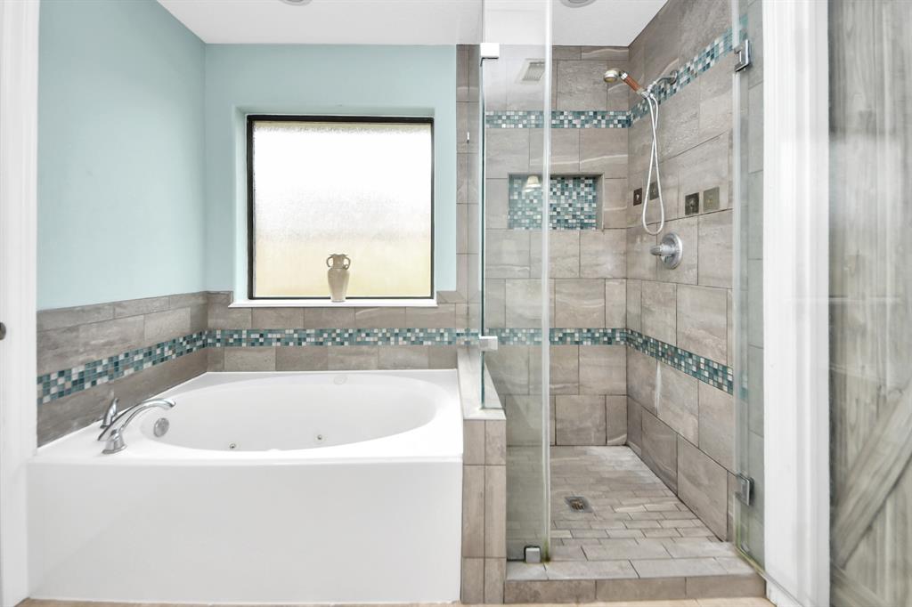 105 Meadowlark Court, Richwood, Texas image 14