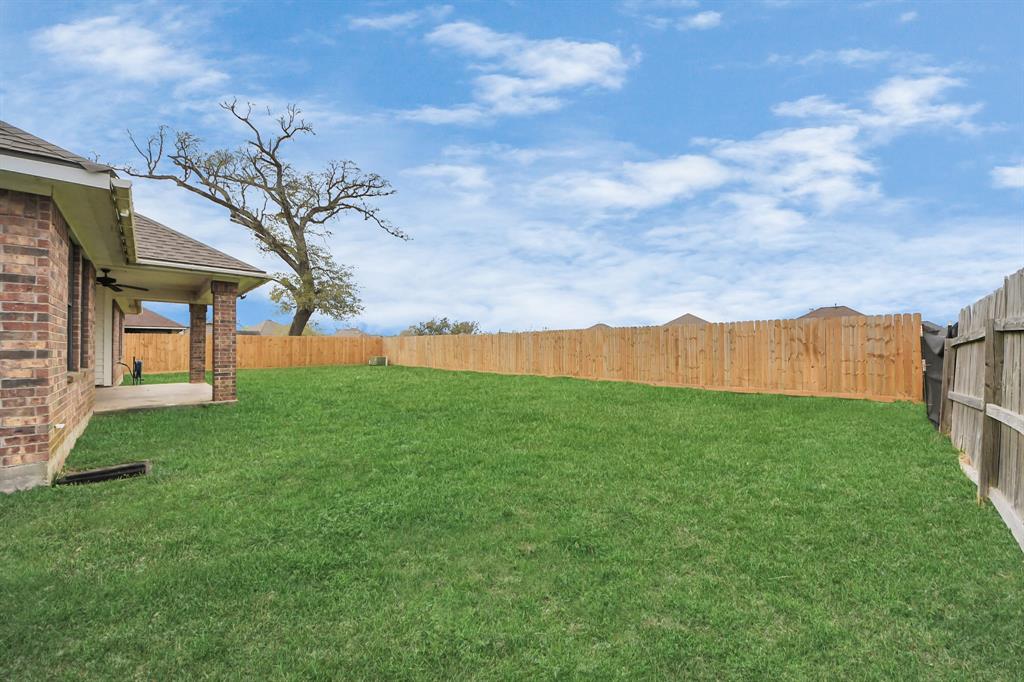 105 Meadowlark Court, Richwood, Texas image 24