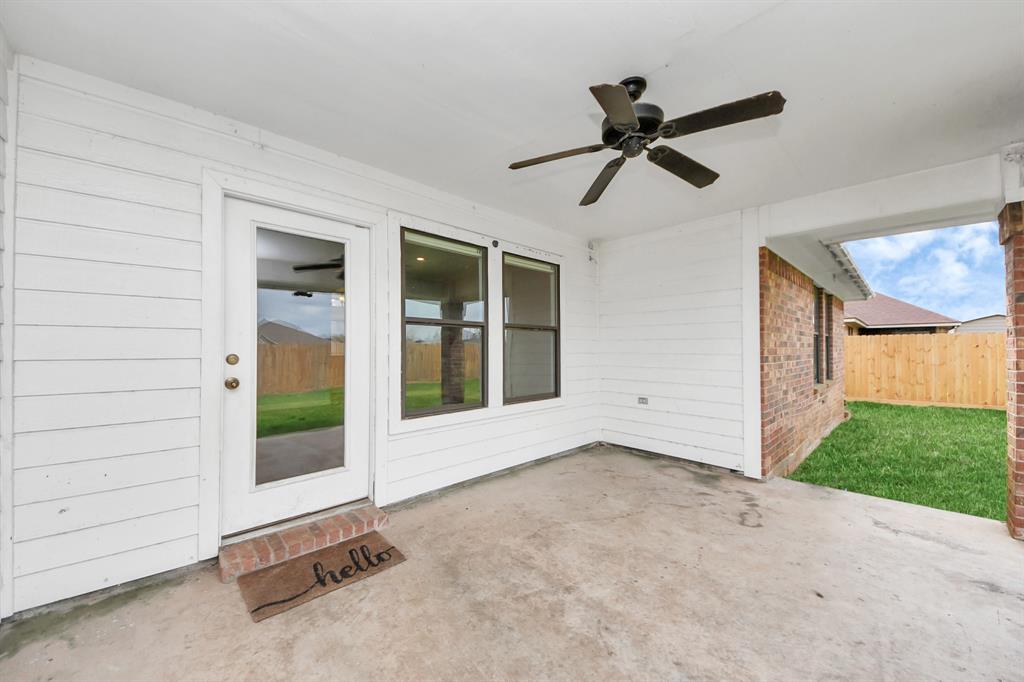 105 Meadowlark Court, Richwood, Texas image 22
