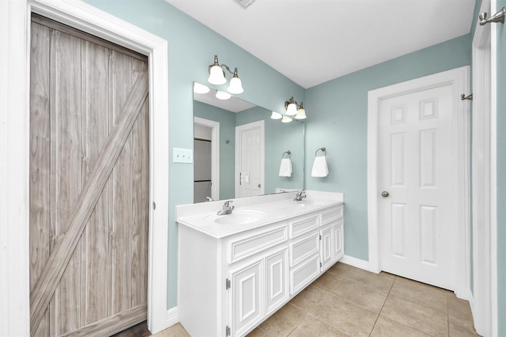 105 Meadowlark Court, Richwood, Texas image 13