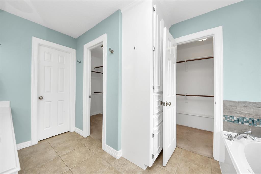 105 Meadowlark Court, Richwood, Texas image 15