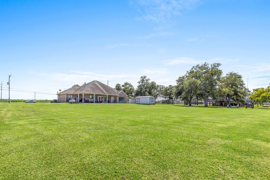 500 Country Lane, Bridge City, Texas image 3