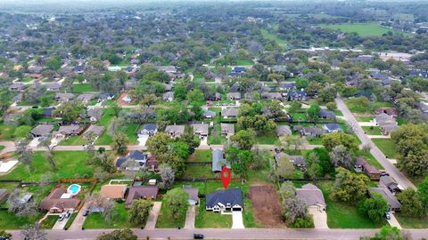 Single Family Residence in West Columbia TX 216 Forest Park Drive 40.jpg