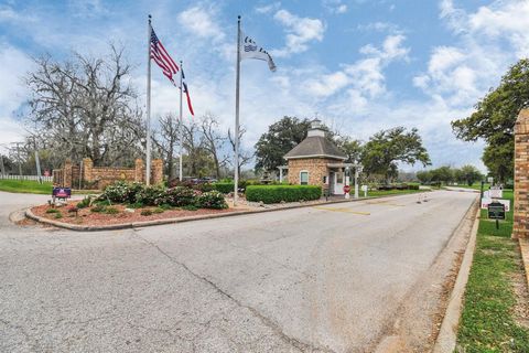 Single Family Residence in West Columbia TX 216 Forest Park Drive 45.jpg