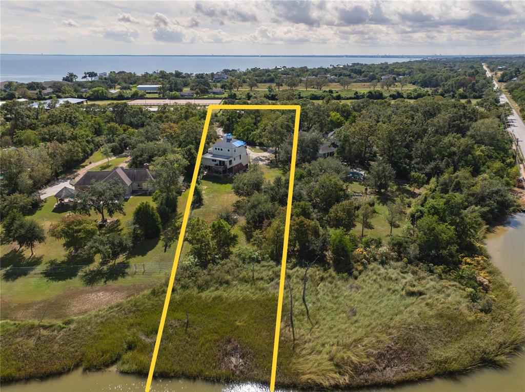 570 Surf Oaks Drive, Seabrook, Texas image 5