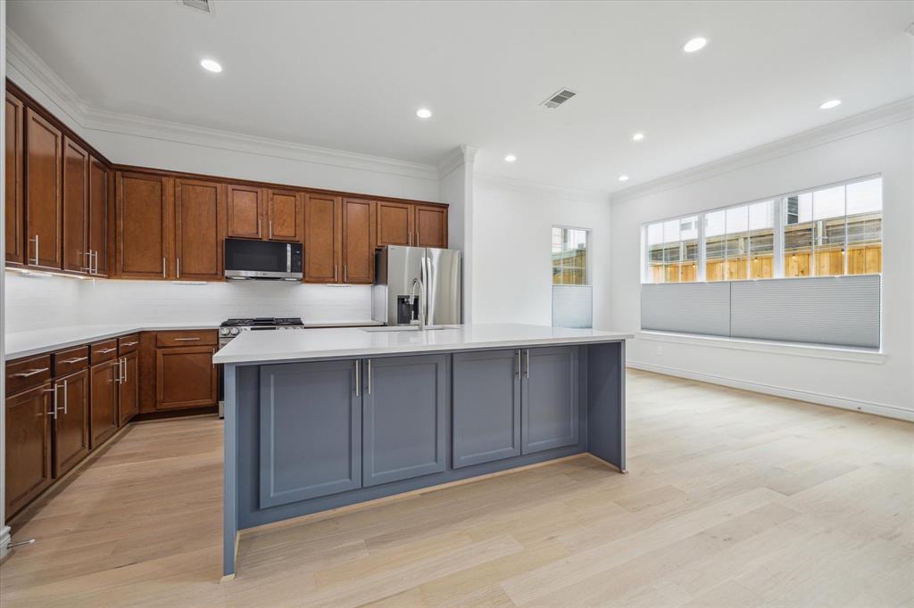 2813 Clinton Drive, Houston, Texas image 8