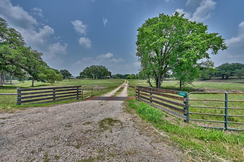 7009 Sandy Hill Road, Brenham, Texas image 4
