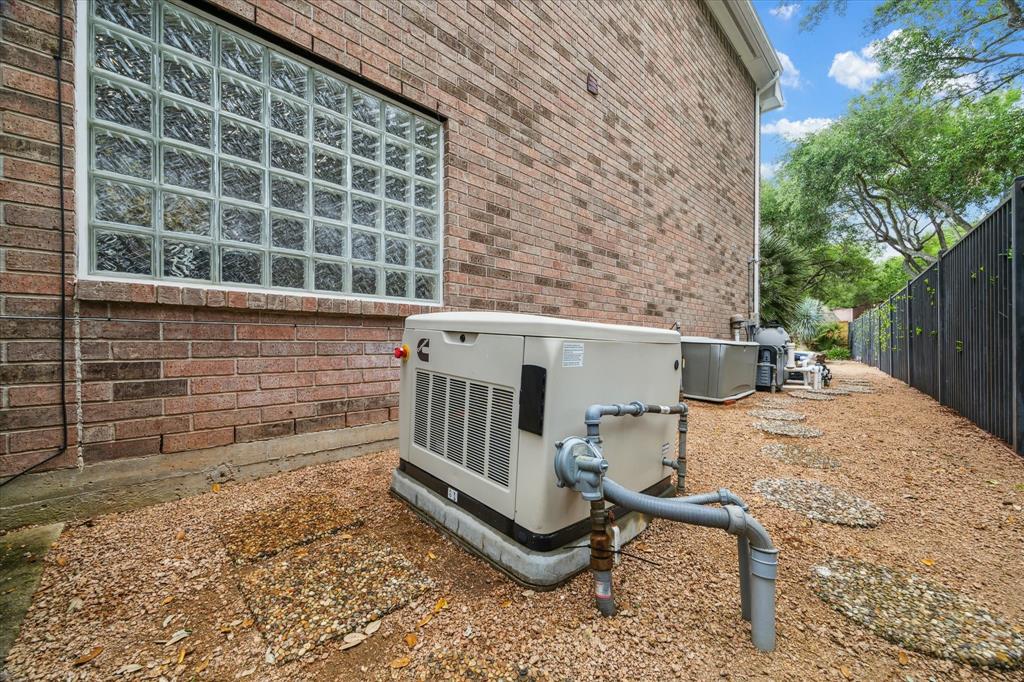 15 Rippling Creek Drive, Sugar Land, Texas image 31