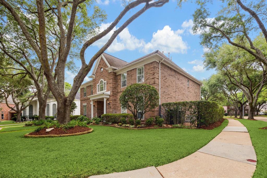 15 Rippling Creek Drive, Sugar Land, Texas image 2