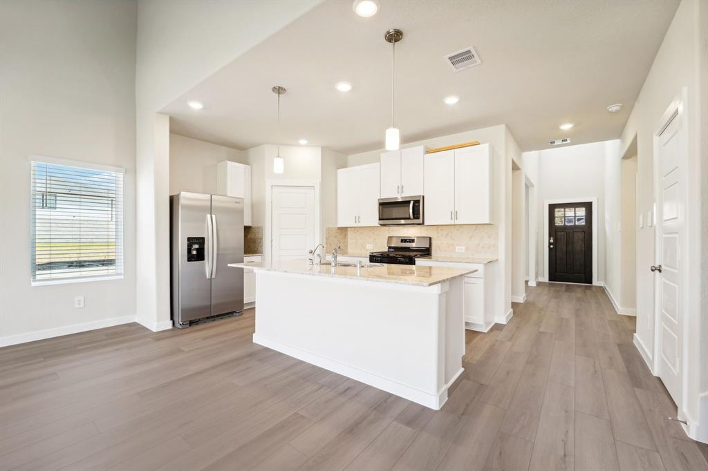 5229 Harvest Season Lane, Pearland, Texas image 2