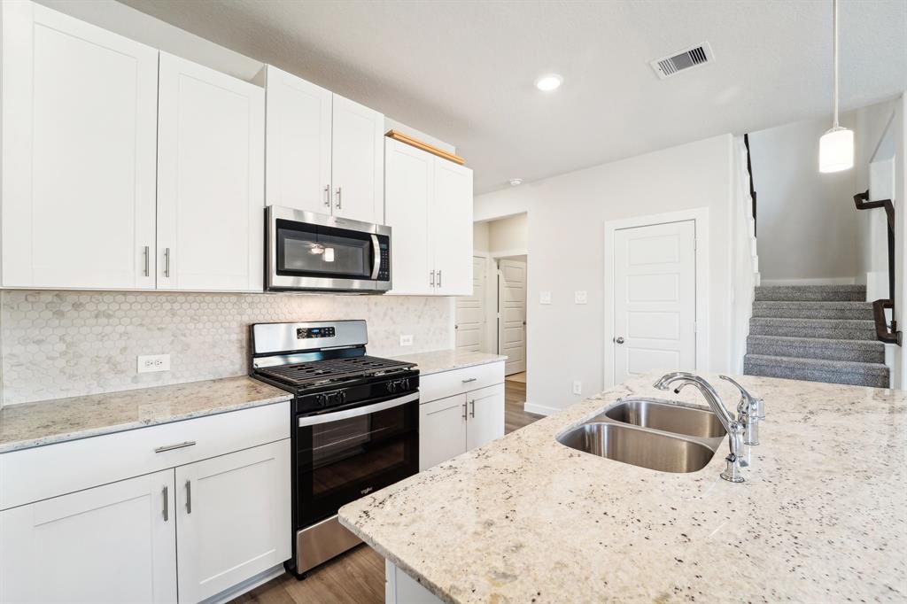 5229 Harvest Season Lane, Pearland, Texas image 6