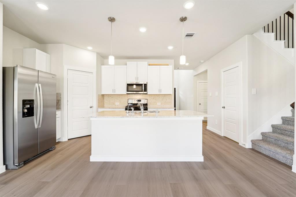 5229 Harvest Season Lane, Pearland, Texas image 3