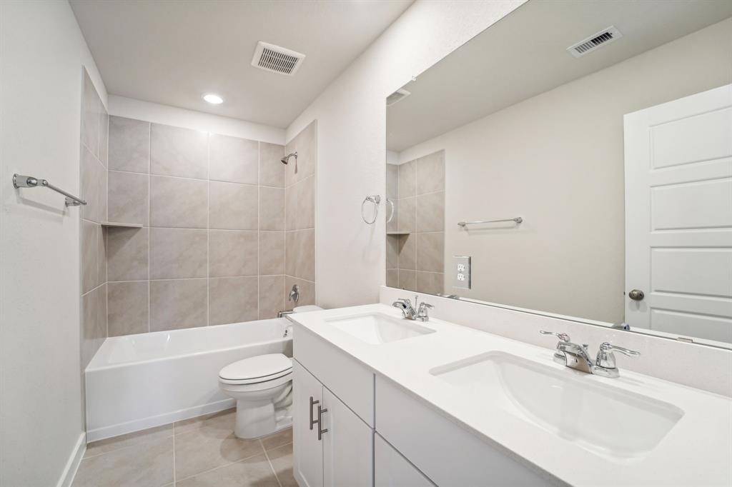 5229 Harvest Season Lane, Pearland, Texas image 14
