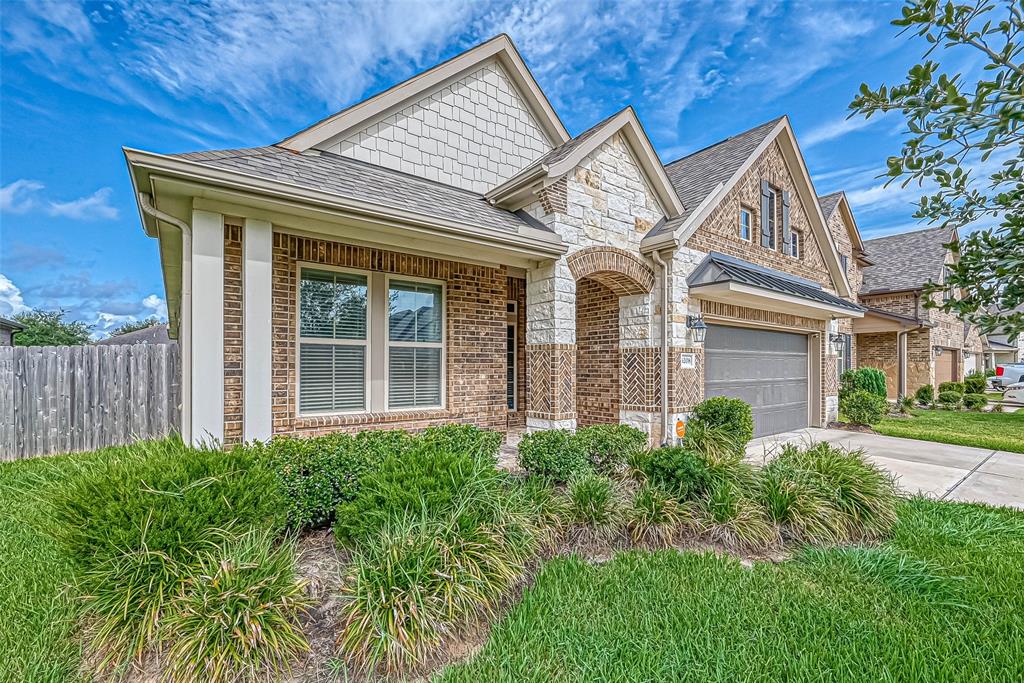 3208 Mossy Oak Trail, Pearland, Texas image 2