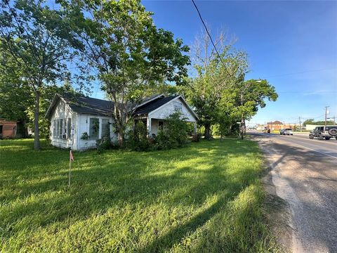 Single Family Residence in Trinity TX 301 Caroline Street.jpg