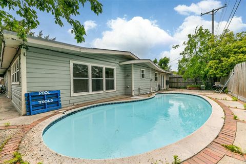 Single Family Residence in Galveston TX 10 Maple Lane.jpg