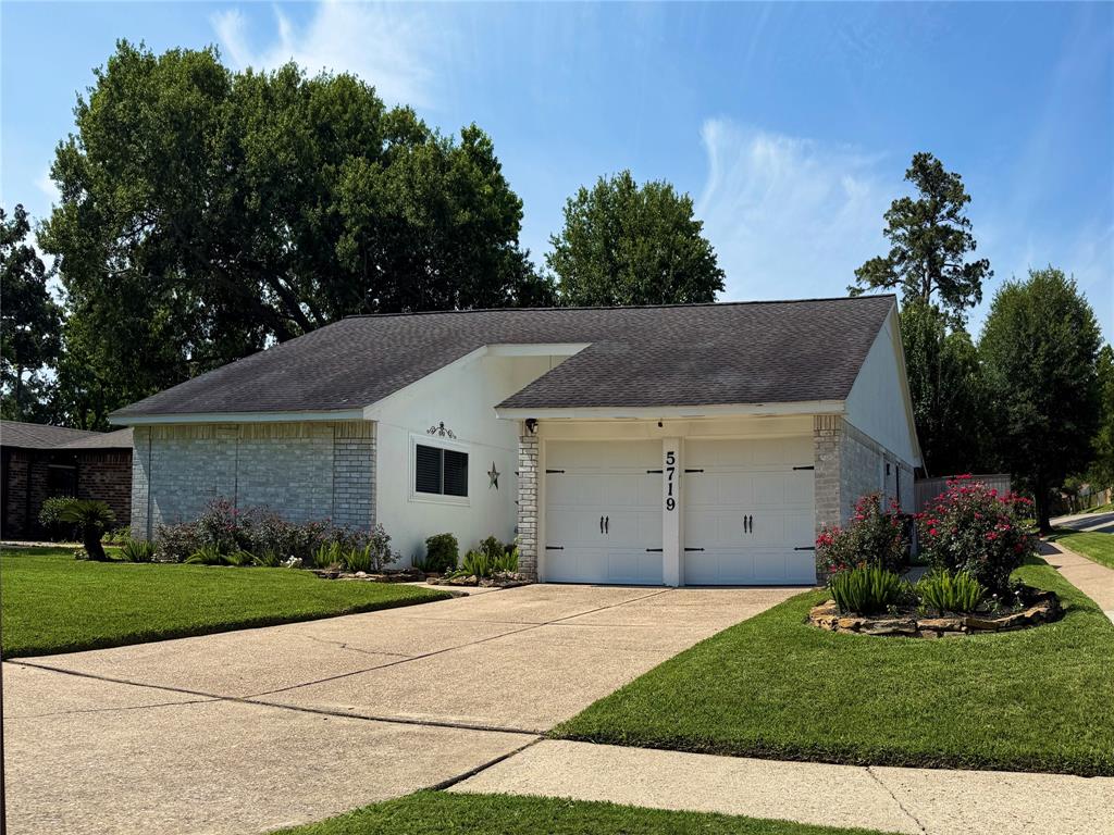 5719 Walnutgate Drive, Spring, Texas image 2