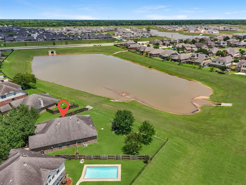 6003 Oxford Lake Drive, Rosenberg, Texas image 5