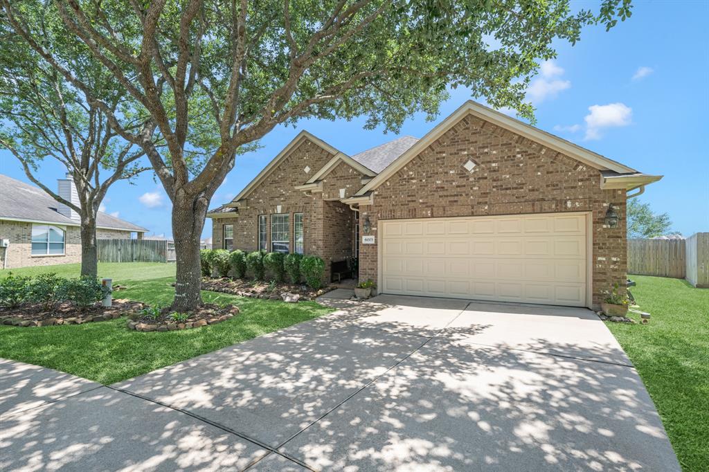 6003 Oxford Lake Drive, Rosenberg, Texas image 2