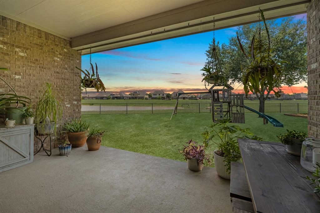 6003 Oxford Lake Drive, Rosenberg, Texas image 3
