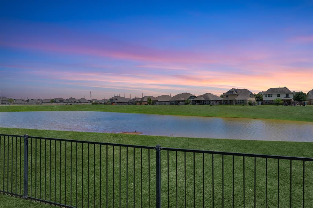 6003 Oxford Lake Drive, Rosenberg, Texas image 4