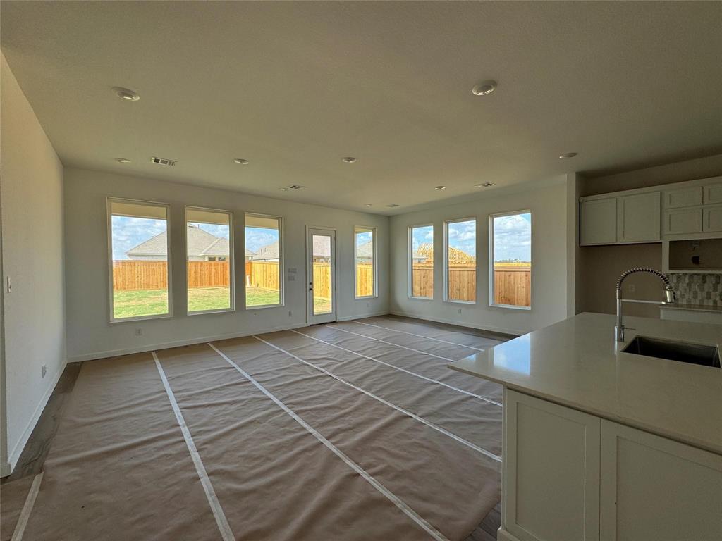 2403 Honeyberry Shrub Drive, Manvel, Texas image 4