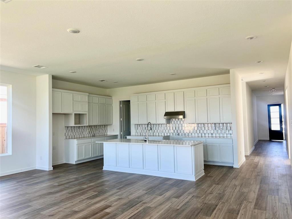 2403 Honeyberry Shrub Drive, Manvel, Texas image 3