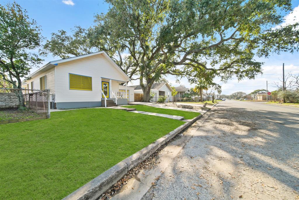 3523 Whispering Brook Drive, Kingwood, Texas image 3