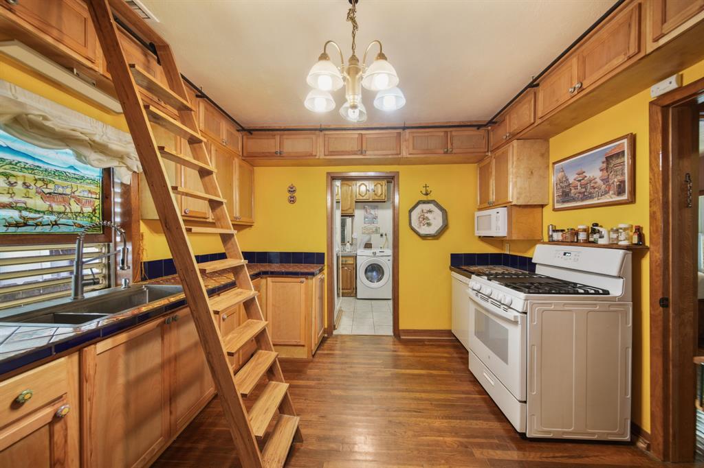 3523 Whispering Brook Drive, Kingwood, Texas image 13