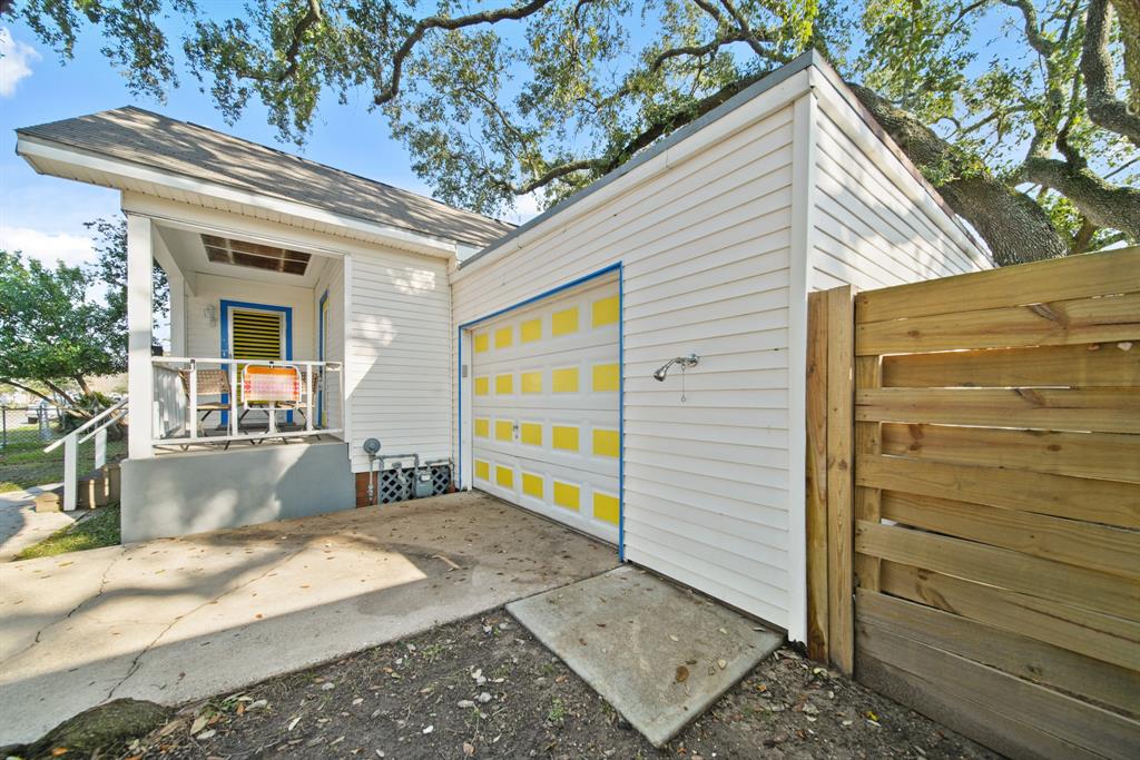 3523 Whispering Brook Drive, Kingwood, Texas image 6
