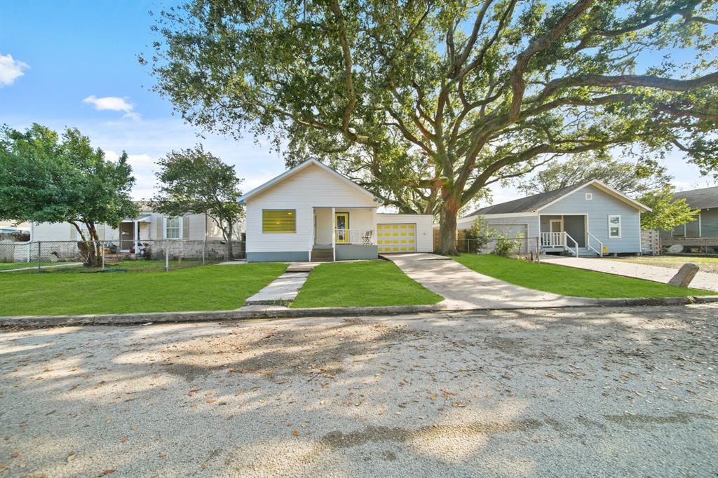 3523 Whispering Brook Drive, Kingwood, Texas image 1