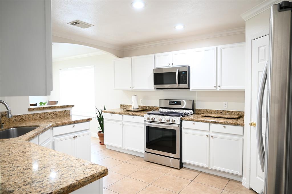 5902 Camron Point Circle, Katy, Texas image 23