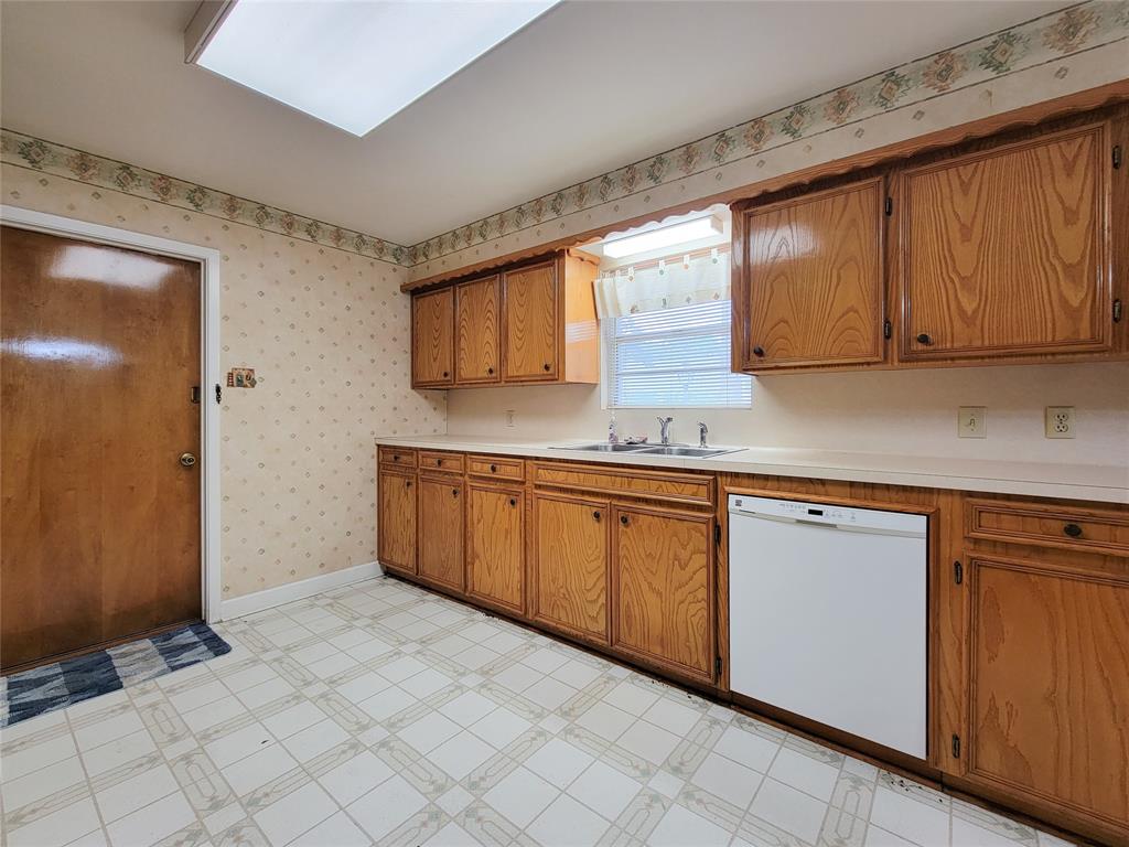 12119 Beverly Drive, Houston, Texas image 8