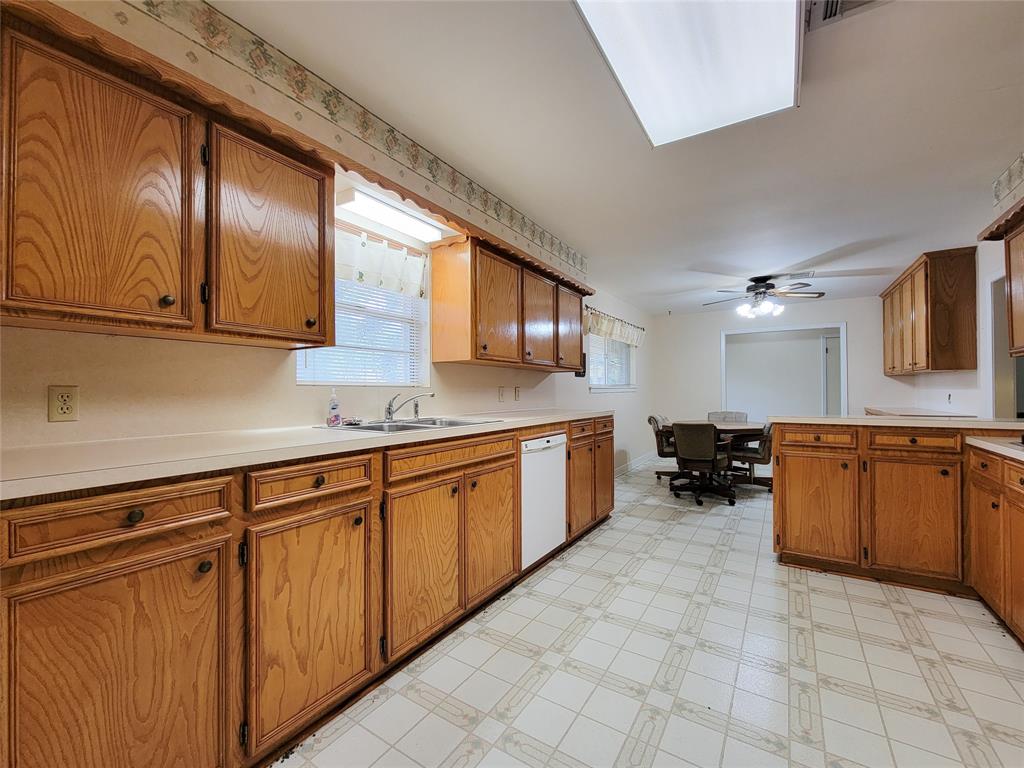 12119 Beverly Drive, Houston, Texas image 9