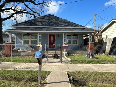Single Family Residence in Houston TX 510 Latham Street.jpg