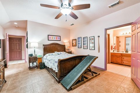 Single Family Residence in Texas City TX 2602 Quaker Drive 34.jpg