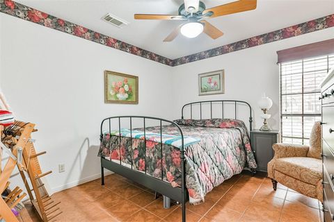 Single Family Residence in Texas City TX 2602 Quaker Drive 24.jpg
