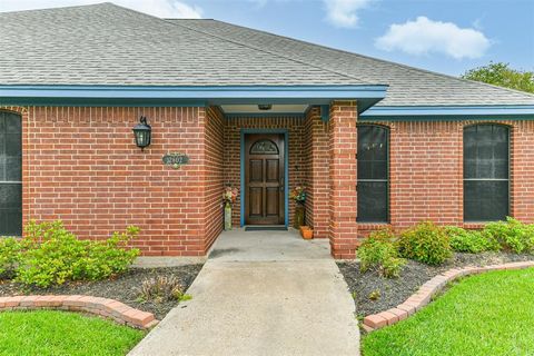Single Family Residence in Texas City TX 2602 Quaker Drive 3.jpg