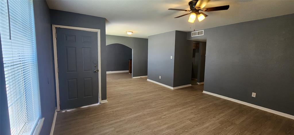 Photo 6 of 40 of 6002 Meadowbrook Drive house