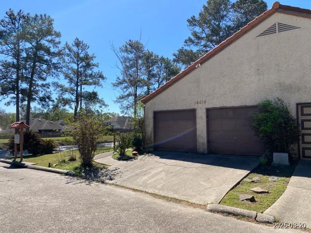 16015 Golf Club Drive, Crosby, Texas image 2