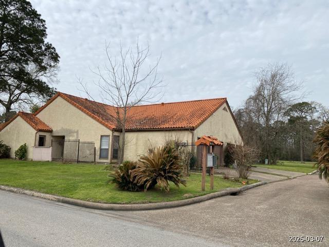 16015 Golf Club Drive, Crosby, Texas image 1