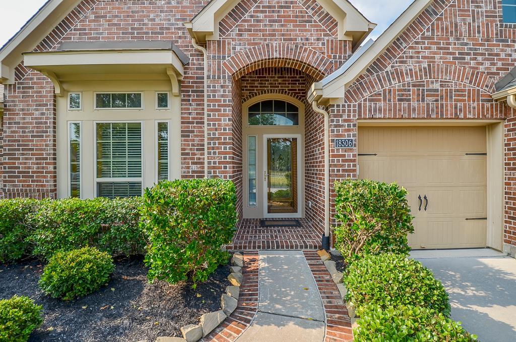 18306 E Morgans Bend Drive, Cypress, Texas image 3