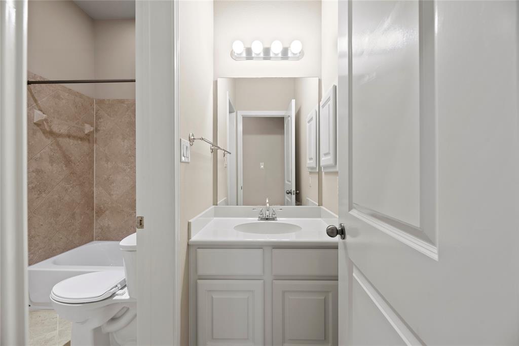 18306 E Morgans Bend Drive, Cypress, Texas image 9