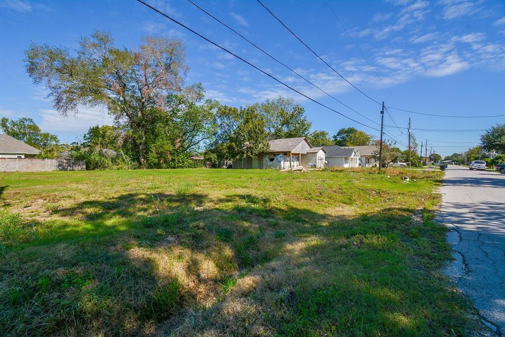 4607 Larkspur Street, Houston, Texas image 2
