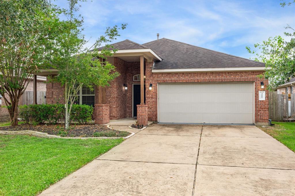 3227 Doves Nest Court, Dickinson, Texas image 1