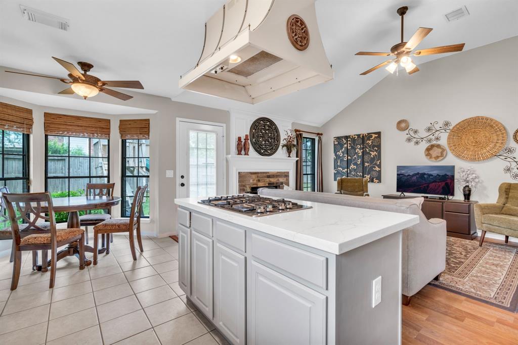 15202 Stoneyview Drive, Houston, Texas image 19
