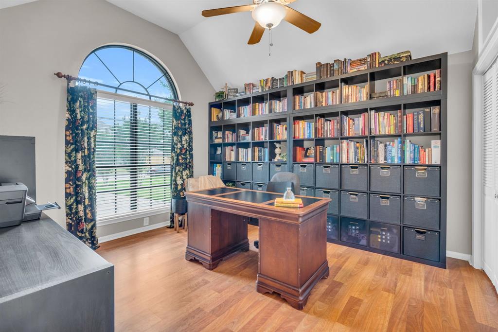 15202 Stoneyview Drive, Houston, Texas image 10