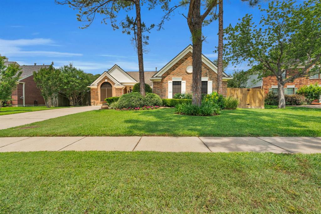 15202 Stoneyview Drive, Houston, Texas image 2