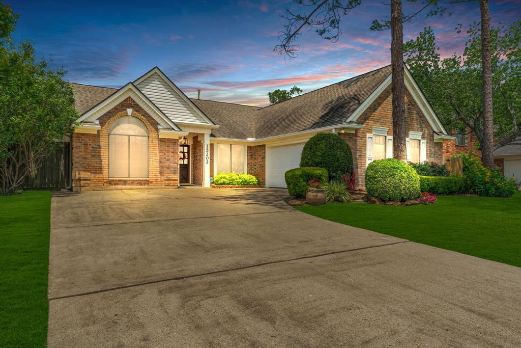 15202 Stoneyview Drive, Houston, Texas image 40