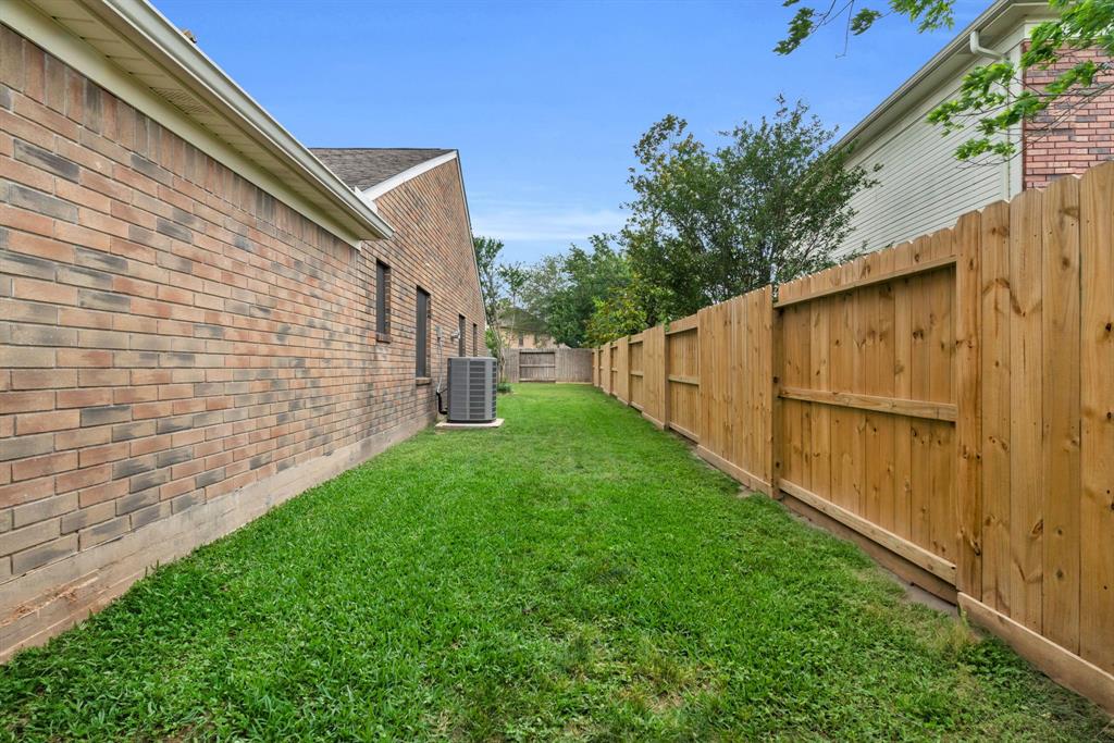 15202 Stoneyview Drive, Houston, Texas image 39